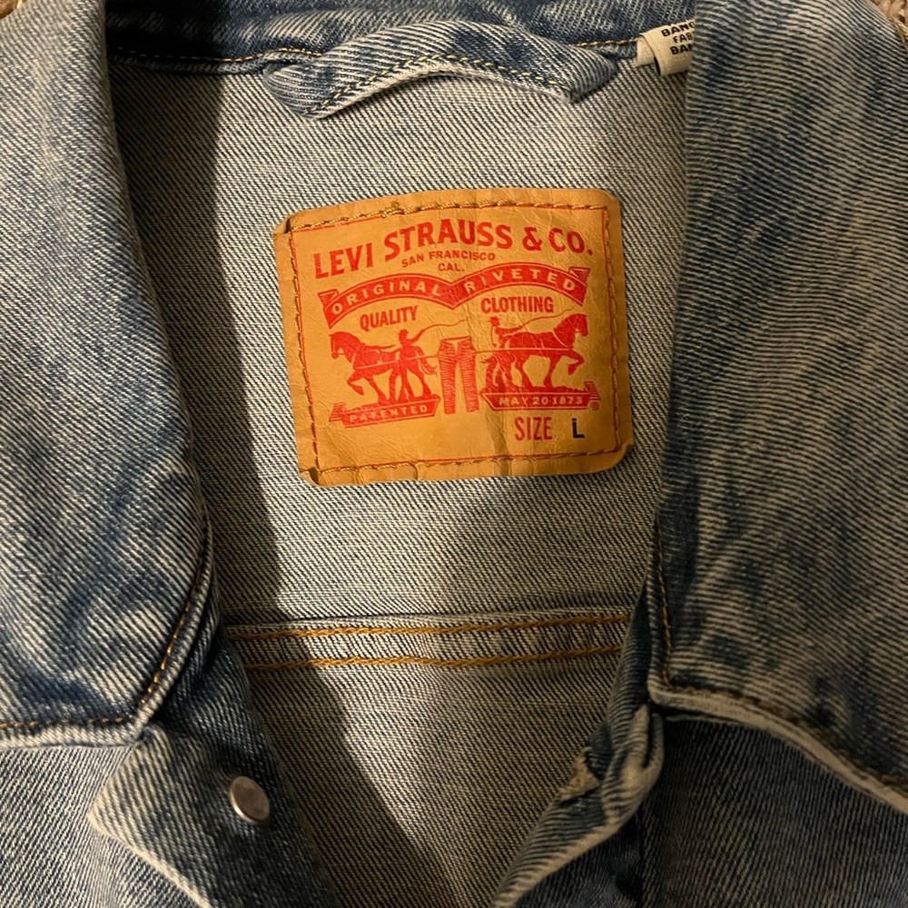 Levi’s Jean Jacket - Picture 2 of 3